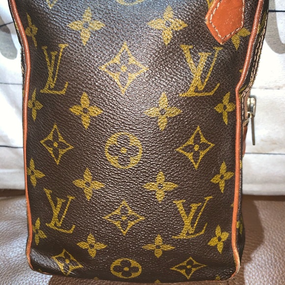 Louis Vuitton Amazon Crossbody - Picture 6 of 17